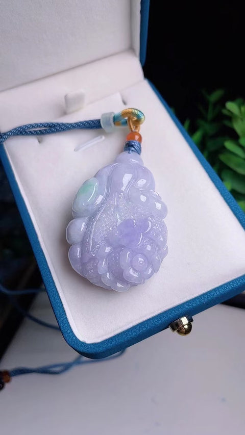 Liontin Kubis Jadeite Alami Penuh dengan kepala air Bahan lubang tua Batu giok halus dan hangat Ukuran 5.1 * 3.3cm Batu giok terjadi secara alami Pola acak Termasuk pajak pengiriman