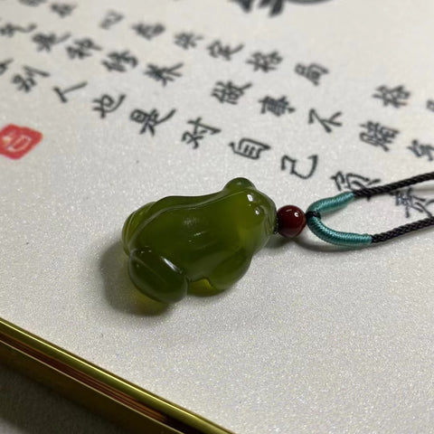 Rantai Katak Giok Cui Giok Alami Ukuran 25 * 18mm Giok bersih dan halus Gaya sudah termasuk pajak pengiriman