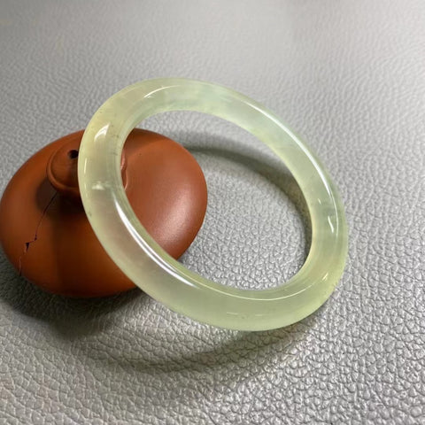 Gelang Badai Salju Es Giok Kuning Cui Giok Alami Es Tembus Berair Ukuran 57-59mm Ukuran 58.3mm Lebar Sisi 9.9mm Giok terjadi secara alami Pola acak Pajak Pengiriman sudah termasuk.