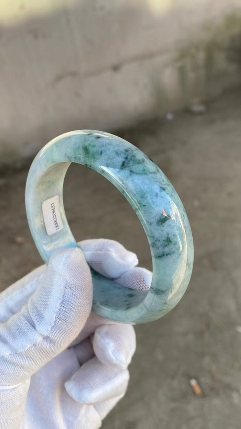 Gelang Jadeite Alami Ukuran 59-61mm Ukuran 60.3m Lebar Sisi 17.4mm Batu giok adalah batu giok yang terbentuk secara alami, sudah termasuk Pajak Pengiriman Acak Tingkat Pola.