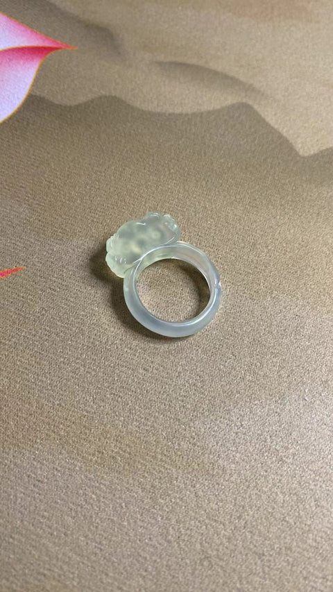 Cincin Penjaga Giok Cui Giok alami yang bersih, halus dan hangat Ukuran 18mm Sudah termasuk ongkos kirim dan pajak.