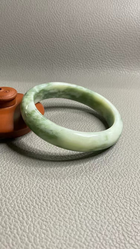 Gelang Giok Cui Giok Minyak Tua Ukuran 59-61mm Ukuran 60.7mm Lebar Samping 14.1mm Giok semuanya terjadi secara alami Pola acak Termasuk pajak pengiriman 202412041526