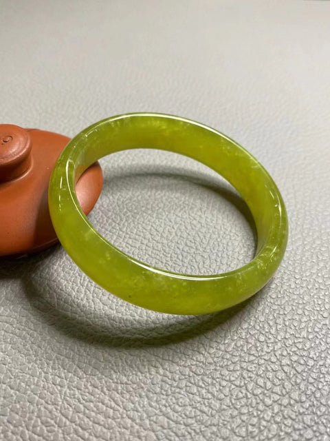 Gelang Bunga Emas Giok Cui Giok Alami & nbsp; Ukuran 56-58mm Ukuran 57.8mm Lebar Sisi 14mm Giok ini semuanya muncul secara alami Polanya acak Sudah termasuk pajak pengiriman