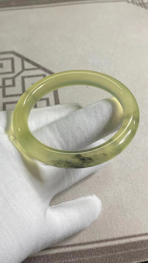 Gelang Warna Musim Semi Tinta Es Giok Cui Jade Alami Ukuran 55-57mm Ukuran 56.2mm Lebar Sisi 10mm Batu giok semuanya muncul secara alami Pola-polanya acak Termasuk ongkos kirim dan pajak.