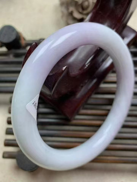 Batu Giok Alami Gelang Strip Bulat Warna Ungu Muda Ukuran 57.3mm Lebar Sisi 10.1mm Batu giok semuanya terjadi secara alami Pola acak termasuk pajak pengiriman