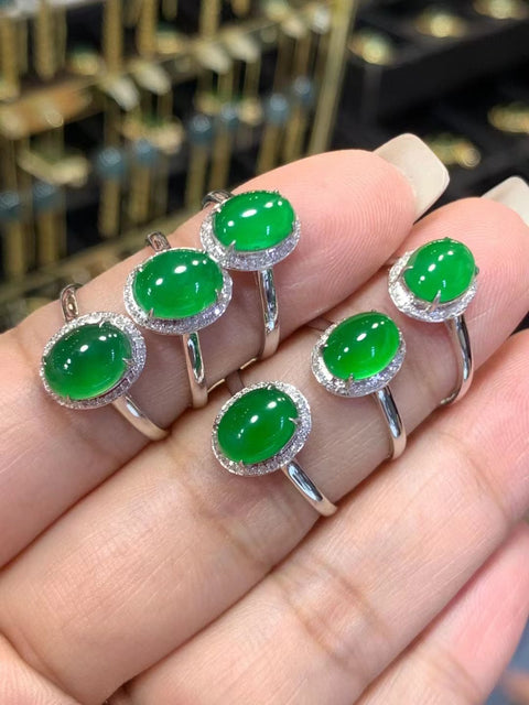 Cincin Giokit Guatemala Alami Pengaturan Emas Putih 18k Giokit bersih, halus dan hangat Ukuran 8 * 6mm Sudah termasuk ongkos kirim dan pajak.