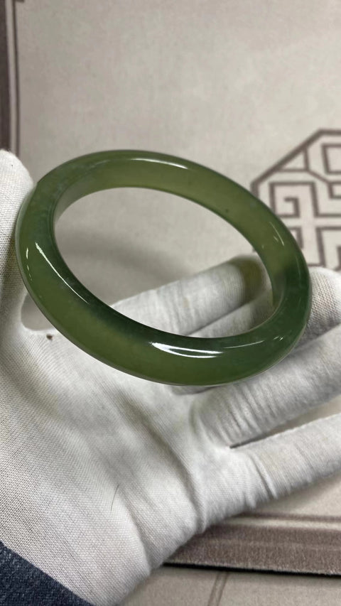 Gelang Hijau Es Batu Giok Cui Alami Ukuran 65-67mm Ukuran 66.7mm Lebar Sisi 12.1mm Batu giok terjadi secara alami Pola acak termasuk pajak pengiriman