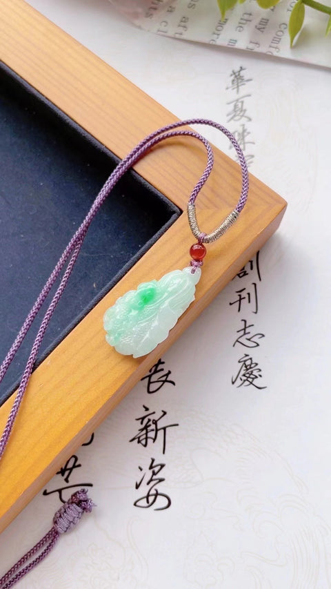 Liontin Batu Giok Alami Bahan Pit Tua Dasar halus dan hangat Kepala penuh Ukuran 2.8 * 1.4 * 0.7mm Batu giok bersih dan halus serta hangat Sudah termasuk pajak pengiriman.