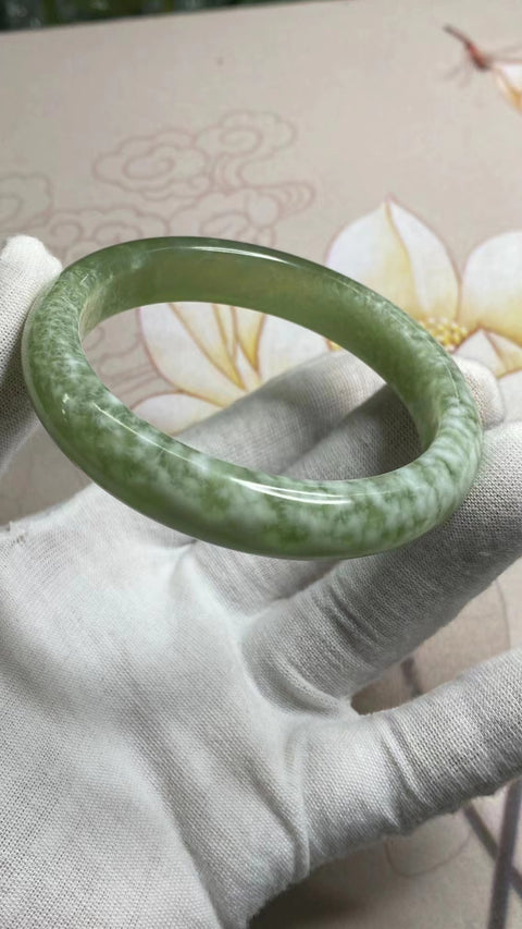 Gelang Gelang Milkcap Titi Giok Hijau Cui Giok Alami Ukuran 58-60mm Ukuran 59.7mm Lebar Samping 12.4mm Giok terjadi secara alami Pola acak termasuk pajak pengiriman