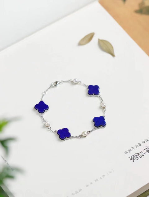 Gelang semanggi empat daun berlian alami yang terbuat dari perak 925 dengan mutiara. Warna yang indah, gaya yang indah, sudah termasuk pajak pengiriman.