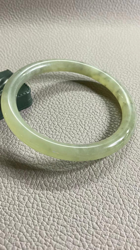Gelang Gelang Kecantikan Batu Giok Cui Alami Ukuran 59-61mm Ukuran 60.4mm Batu giok semuanya terjadi secara alami Pola acak termasuk pajak pengiriman