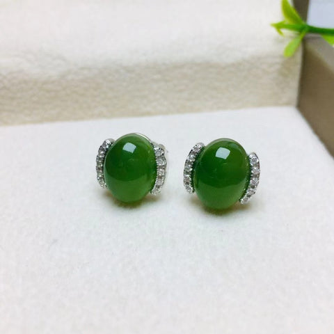 Anting Giok Hetian Alami yang terbuat dari perak 925 Ukuran 8 * 10mm Giok bersih, halus dan hangat Gaya baru dan inovatif sudah termasuk pajak pengiriman.