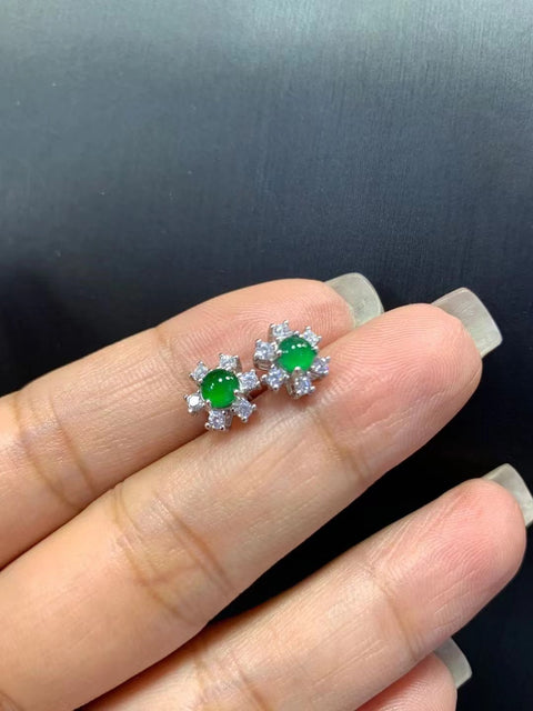 Anting-anting Giok Giok Guatemala Alami Giok adalah batu giok yang halus dan hangat, dan gayanya sangat indah.