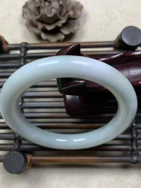 Gelang barang dari batu giok alami Ukuran 54.7mm Lebar sisi 9.5mm Batu giok yang terbentuk secara alami Pola acak Termasuk pajak pengiriman