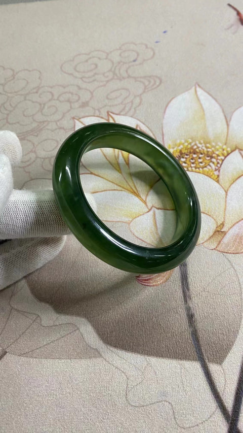 Gelang Hijau Penuh Giok Cui Alami Ukuran 54-56mm & nbsp; Ukuran 55.9mm Lebar Samping 12.6mm Giok terjadi secara alami Pola acak termasuk pajak pengiriman