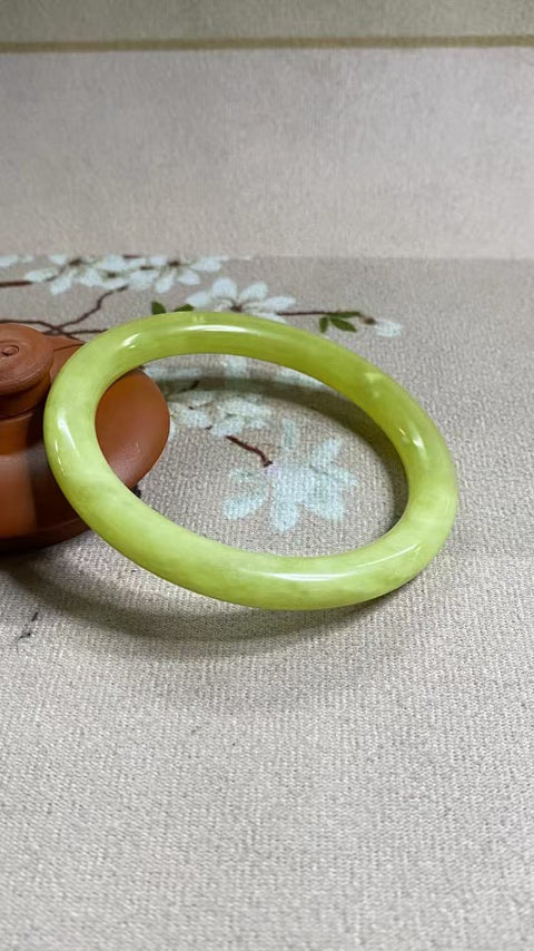 Penawaran Khusus Gelang Garis Kecantikan Tinta Giok Cui Jade Alami Ukuran 56-58mm Ukuran 57.8mm Batu giok ini terbentuk secara alami dan polanya acak Sudah termasuk pajak pengiriman.
