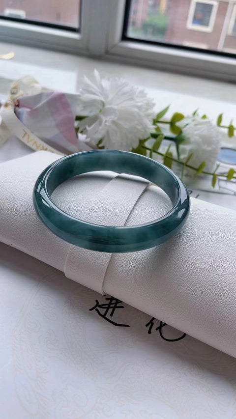 Gelang barang dari batu giok alami Bahan batu giok tua bersih, halus dan hangat Ukuran 60mm Warna Hijau Pedas Batu giok secara alamiah Pola acak Termasuk ongkos kirim dan pajak