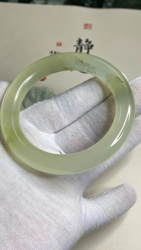 Gelang Warna Es Batu Giok Cui Alami Ukuran 55-57mm Ukuran 56.2mm Lebar Sisi 10.9mm Batu giok terjadi secara alami Pola acak Termasuk Pajak Pengiriman