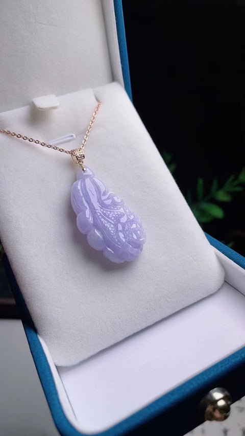 Kalung Kubis Jadeite Alami Pengaturan emas 18 karat Ukuran 3,6 * 1,8 cm Giok halus dan hangat, gaya yang indah sudah termasuk pajak pengiriman.