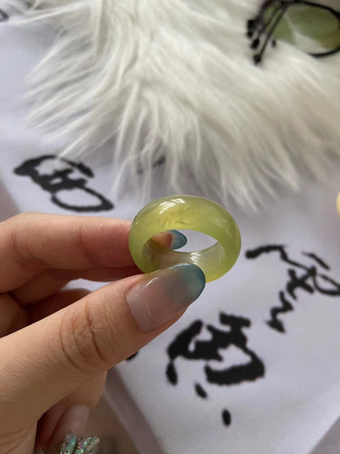 Cincin Pelek Lebar Giok Cui Giok alami bersih, halus dan hangat Ukuran 19.8mm Harga Mendesis Sudah termasuk ongkos kirim dan pajak.