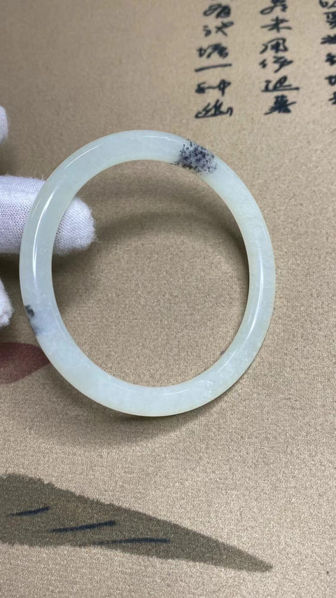 Gelang Garis Kecantikan Tinta Giok Cui Jade Alami Ukuran 58-60mm Ukuran 59mm Lebar Sisi 7.5mm Giok adalah semua yang terjadi secara alami Pola acak termasuk pajak pengiriman