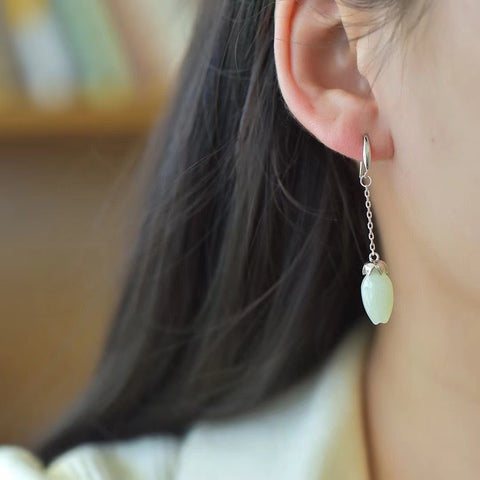 2024 Anting Giok Hetian Alami yang terbuat dari perak 925 Ukuran 9 * 15mm Giok bersih, halus dan hangat Gayanya cantik dan anggun sudah termasuk pajak pengiriman