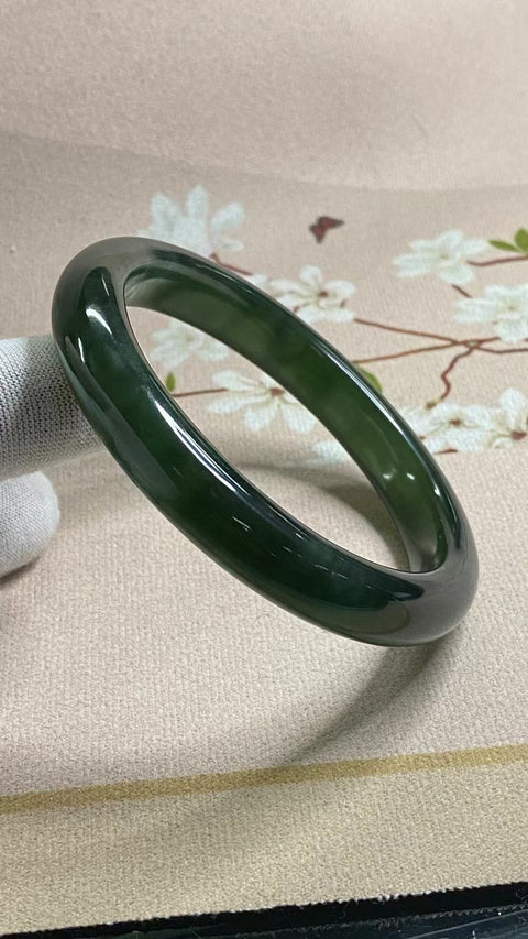 Gelang Hijau Penuh Giok Cui Giok Alami Ukuran 63-65mm Ukuran 64.1mm Lebar Samping 11.6mm & nbsp; Giok adalah semua pola yang terjadi secara alami secara acak