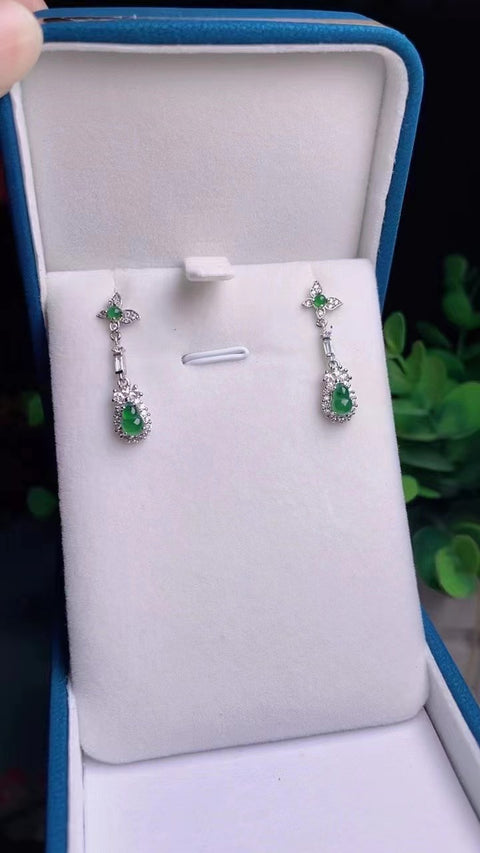 Anting-anting batu giok Guatemala alami yang terbuat dari 925 perak; Ukuran 0,6 * 0,4 batu giok yang bersih dan halus, hangat dan indah.