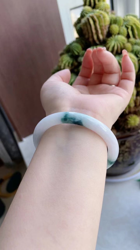 Gelang barang dari batu giok alami Bahan lubang tua Ukuran kepala penuh Batu giok 56,3 mm Pola muncul secara alami Pola acak Termasuk ongkos kirim dan pajak