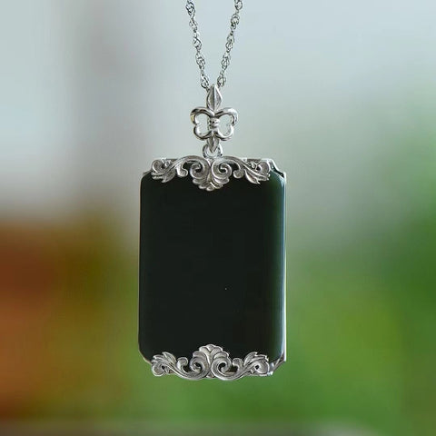 6092 Kalung Giok Giok Tinta Giok Alami Hetian Giok Tidak Ada 925 Tatahan Perak Ukuran 23 * 34mm Giok bersih dan halus serta hangat Sudah termasuk pajak pengiriman.