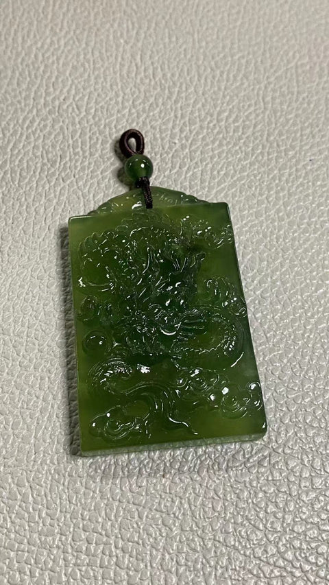 Liontin Giok Cui Alami (180) Ukuran: 62 * 37mm, halus dan hangat, gaya yang indah, sudah termasuk ongkos kirim dan pajak.