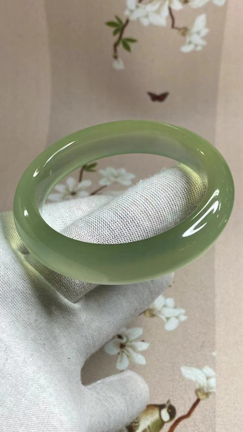 Gelang Mulut Kecil Gelang Batu Giok Cui Giok Es Hijau Ukuran 53-55mm Ukuran 54.8mm Batu giok semuanya terjadi secara alami Pola acak termasuk pajak pengiriman