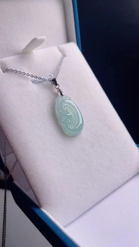 Jadeite alami a-barang Kalung Ruyi 925 Perak Tatahan Giok bersih dan halus dan hangat Ukuran 2.6 * 1.6 & nbsp; Biaya pengiriman sudah termasuk Sangat kena pajak