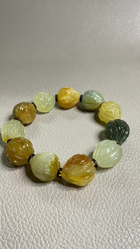 Untaian Kenari Giok Hetian Giok Ukiran Tangan Giok yang diukir dengan tangan halus dan hangat dengan warna yang indah Ukuran 17 * 16mm Sudah termasuk pajak pengiriman.