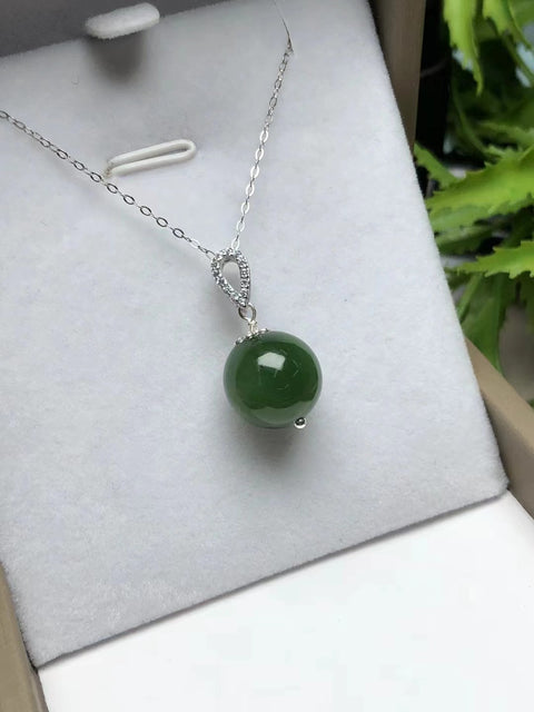 Kalung Manik-manik Bulat Giok Hetian Giok Alami Gaya klasik dan serbaguna dengan pengaturan perak 925 Ukuran sekitar 11,8 mm Sudah termasuk pajak pengiriman