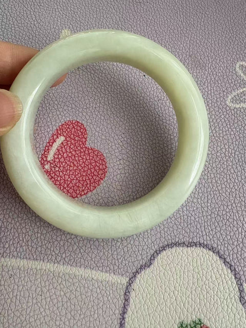 Gelang giok Xiuyan yang indah, diameter dalam: 58mm, lebar samping 13.1mm, batu alam dihasilkan secara alami, polanya acak, termasuk pajak pengiriman