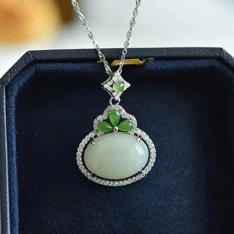 Kalung Giok Hetian Alami yang terbuat dari perak 925; Giok yang bersih dan halus, hangat dan elegan.