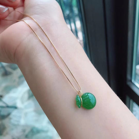 Kalung Tas Berkah Jasper Alami 18k Gold Setting Giok bersih, halus dan hangat Ukuran 9 * 13mm Sudah termasuk ongkos kirim dan pajak.