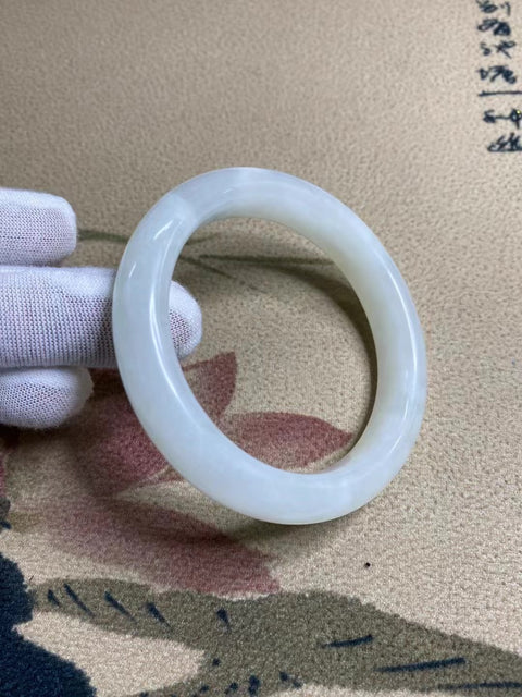 Gelang Giok Ciu Alami Ukuran 56-58mm Ukuran 57.5mm Lebar Sisi 12.5mm Giok ini semuanya terbentuk secara alami Pola acak Termasuk ongkos kirim dan pajak