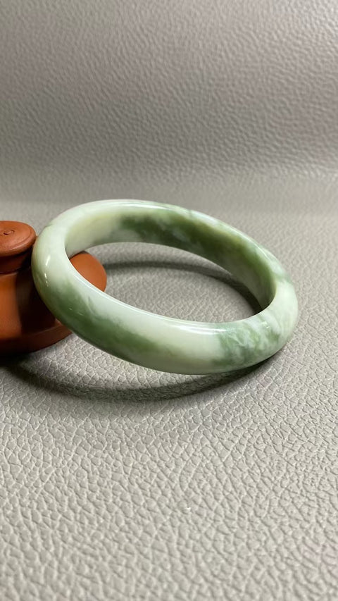 Gelang Giok Cui Giok Minyak Tua Ukuran 59-61mm Ukuran 60.7mm Lebar Samping 14.1mm Giok semuanya terjadi secara alami Pola acak Termasuk pajak pengiriman 202412041526