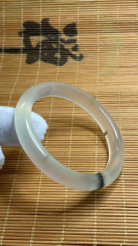 Gelang Tinta Giok Cui Cui Halus Ukuran 51-53mm Ukuran 52.3mm Lebar 9.8mm Giok halus dan hangat dengan warna-warna yang indah Pengiriman dan pajak sudah termasuk.