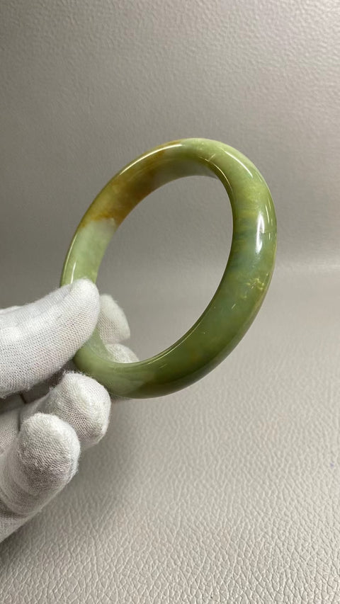 Gelang Giok Giok Bunga Giok Cui & nbsp; Ukuran 60-62mm Ukuran 61.8mm Lebar Sisi 12.7mm Giok ini semuanya muncul secara alami dan polanya acak Termasuk ongkos kirim dan pajak.