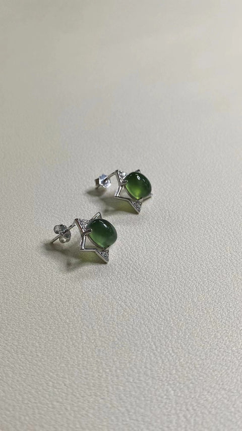 Anting-anting Bintang Kecil Giok Cui Alami yang terbuat dari 925 perak; Ukuran 6 * 8mm Giok bersih, halus, dan hangat Sudah termasuk pajak pengiriman