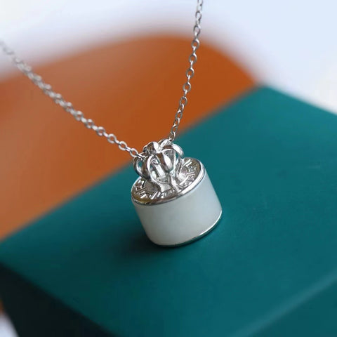 Kalung Giok Hetian Alami yang terbuat dari perak 925 Ukuran 7 * 12mm Giok bersih, halus, dan hangat Sudah termasuk pajak pengiriman.