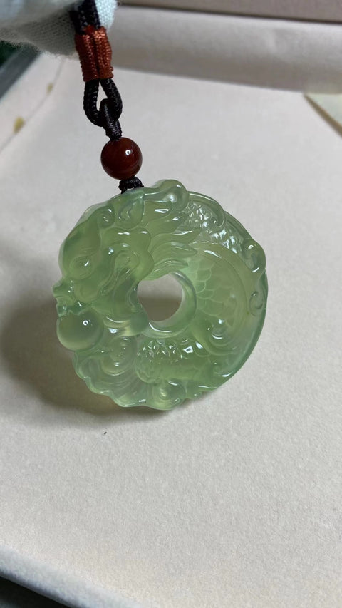 Liontin Naga Ikan Giok Cui Giok Alami Ukuran 51 * 49mm Giok bersih, halus dan diukir dengan tangan Termasuk pajak pengiriman.