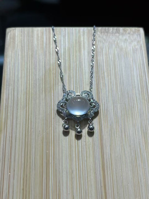 Kalung Giok Alami 925 Pengaturan Perak Ukuran 10 * 8mm Giok bersih, halus dan hangat, gaya yang indah.