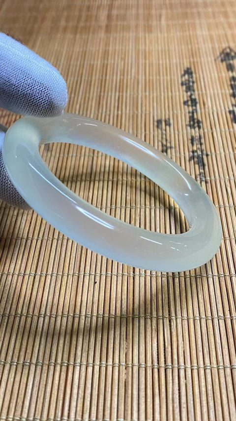 Gelang Badai Salju Bawah Es Giok Cui Jade Alami Ukuran 50-52mm Ukuran 51.8mm Lebar Sisi 9.9mm Giok semuanya terjadi secara alami Pola adalah acak Pajak Pengiriman Termasuk
