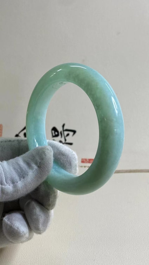 Gelang Jelly Celadon Alami Ukuran 53-55mm Ukuran 54.6mm Lebar Sisi 12.7mm Giok semuanya terjadi secara alami Pola acak termasuk pajak pengiriman