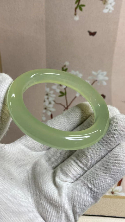 Gelang Hijau Es Giok Cui Giok Alami Ukuran 54-56mm Ukuran 55.1mm Lebar Sisi 11.1mm Giok terjadi secara alami Pola acak termasuk pajak pengiriman