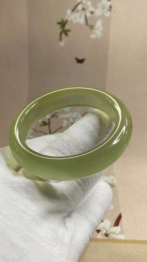 Gelang Giok Cui Halus Ukuran 54-56mm Ukuran 55.3mm Lebar 14.5mm Giok terjadi secara alami Pola acak Termasuk pajak pengiriman.